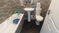 Bathroom 1 - 5 square meters of property in Bonela