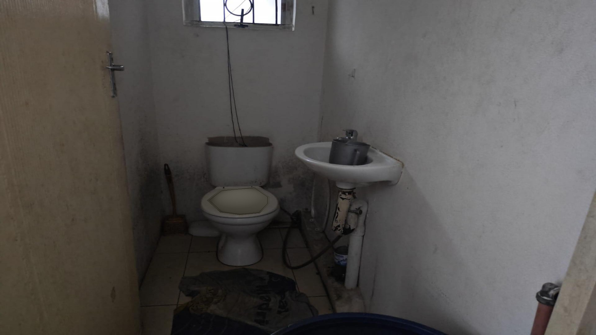 Bathroom 1 of property in Woodview