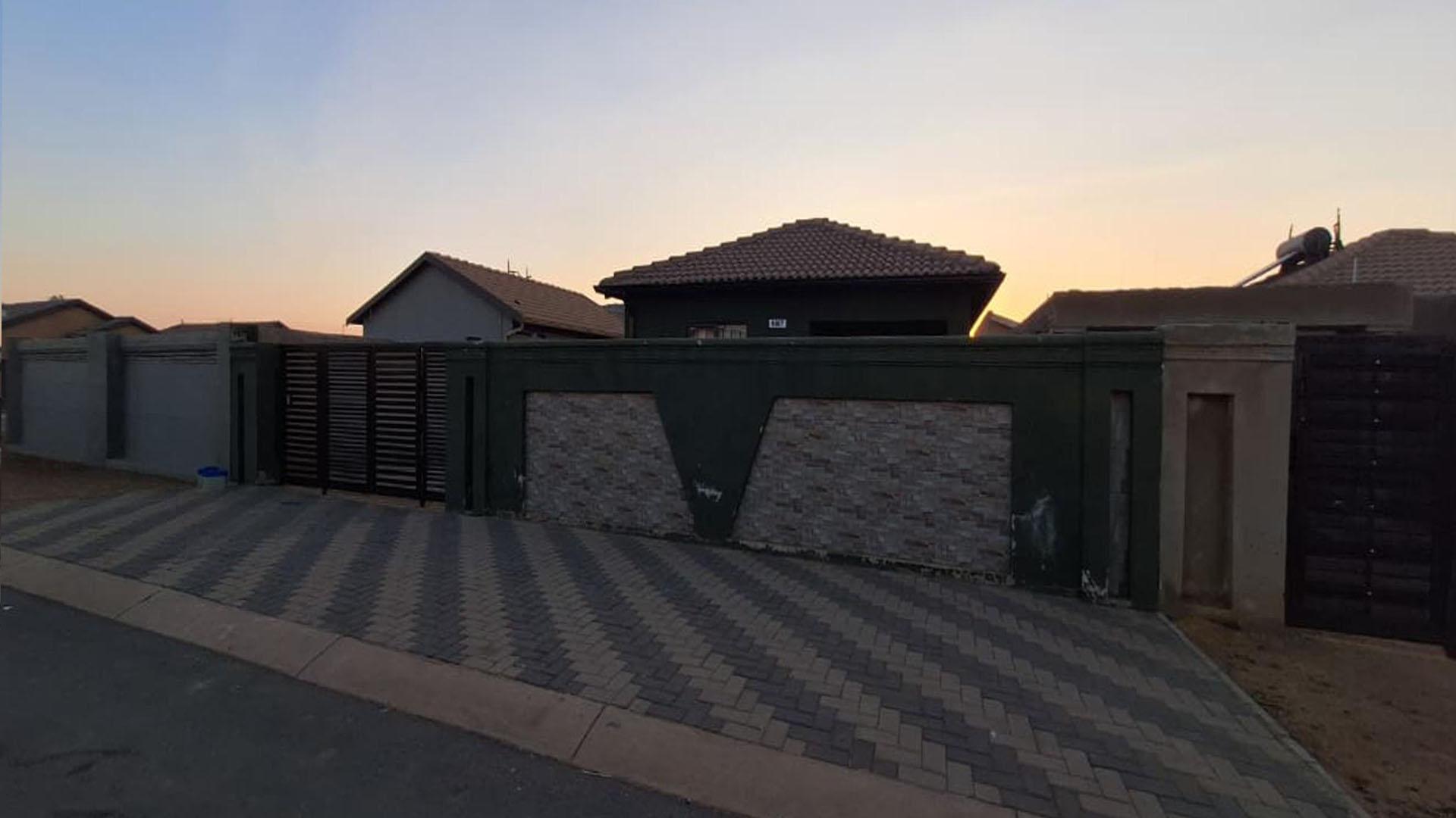 Front View of property in Windmill Park