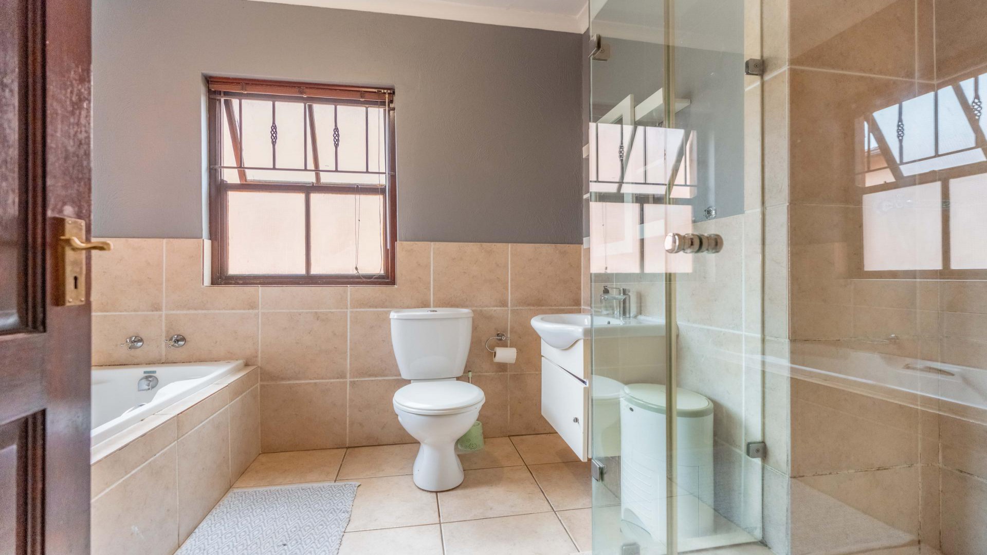 Bathroom 1 of property in Plantations