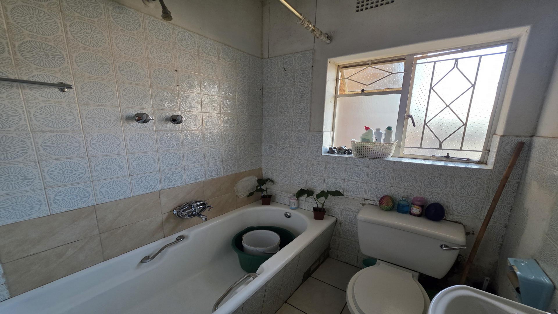 Bathroom 1 of property in Benoni