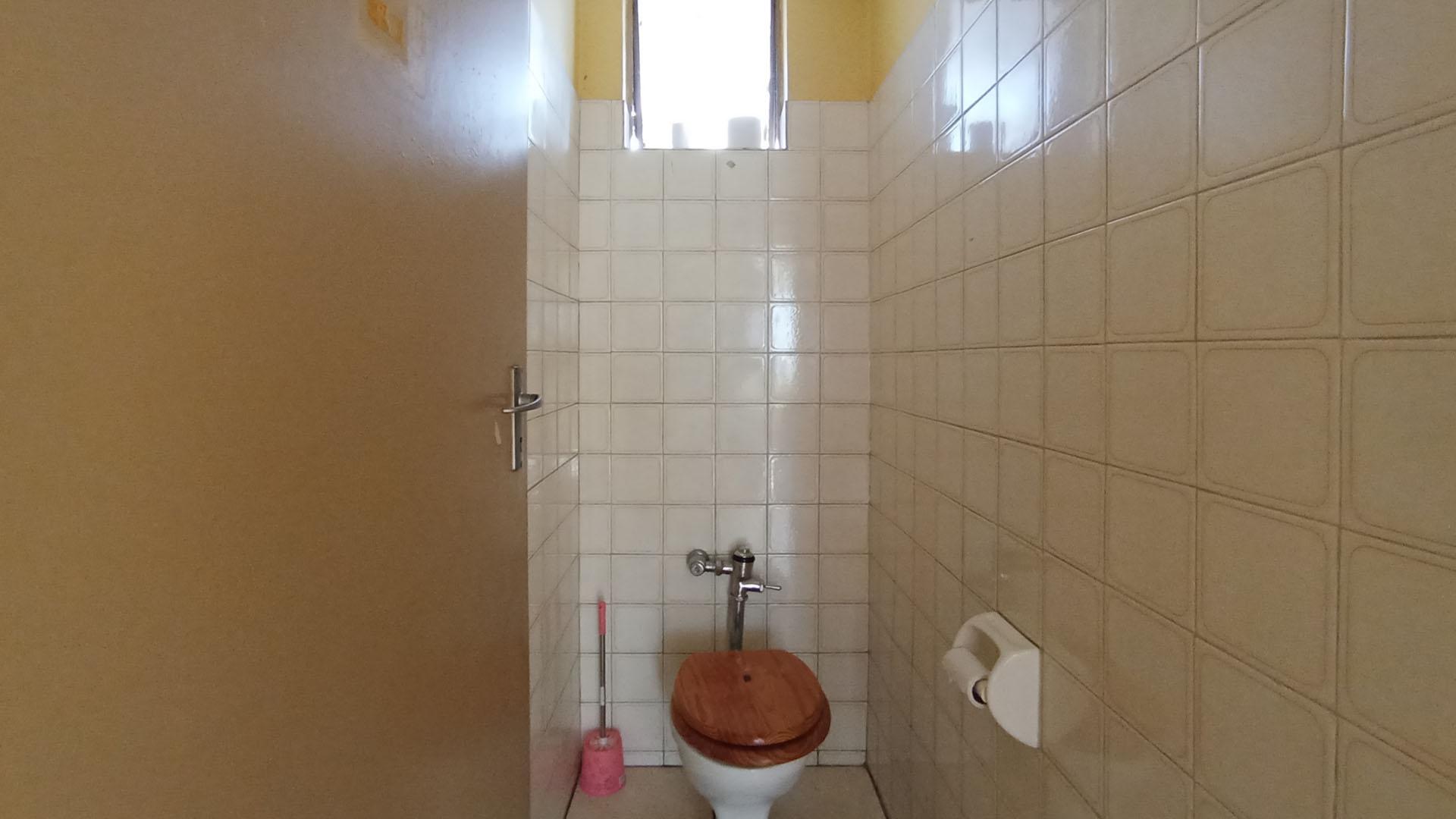 Bathroom 1 - 8 square meters of property in Sunnyside