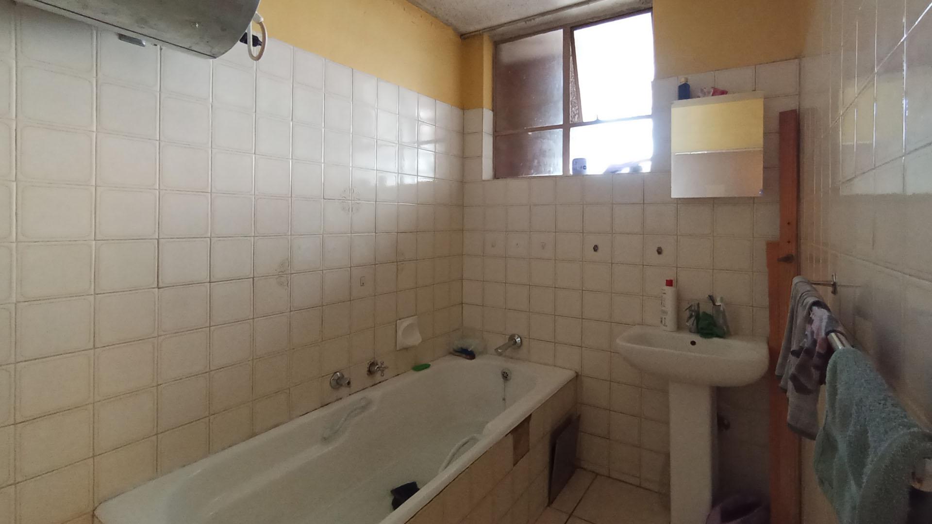 Bathroom 1 - 8 square meters of property in Sunnyside