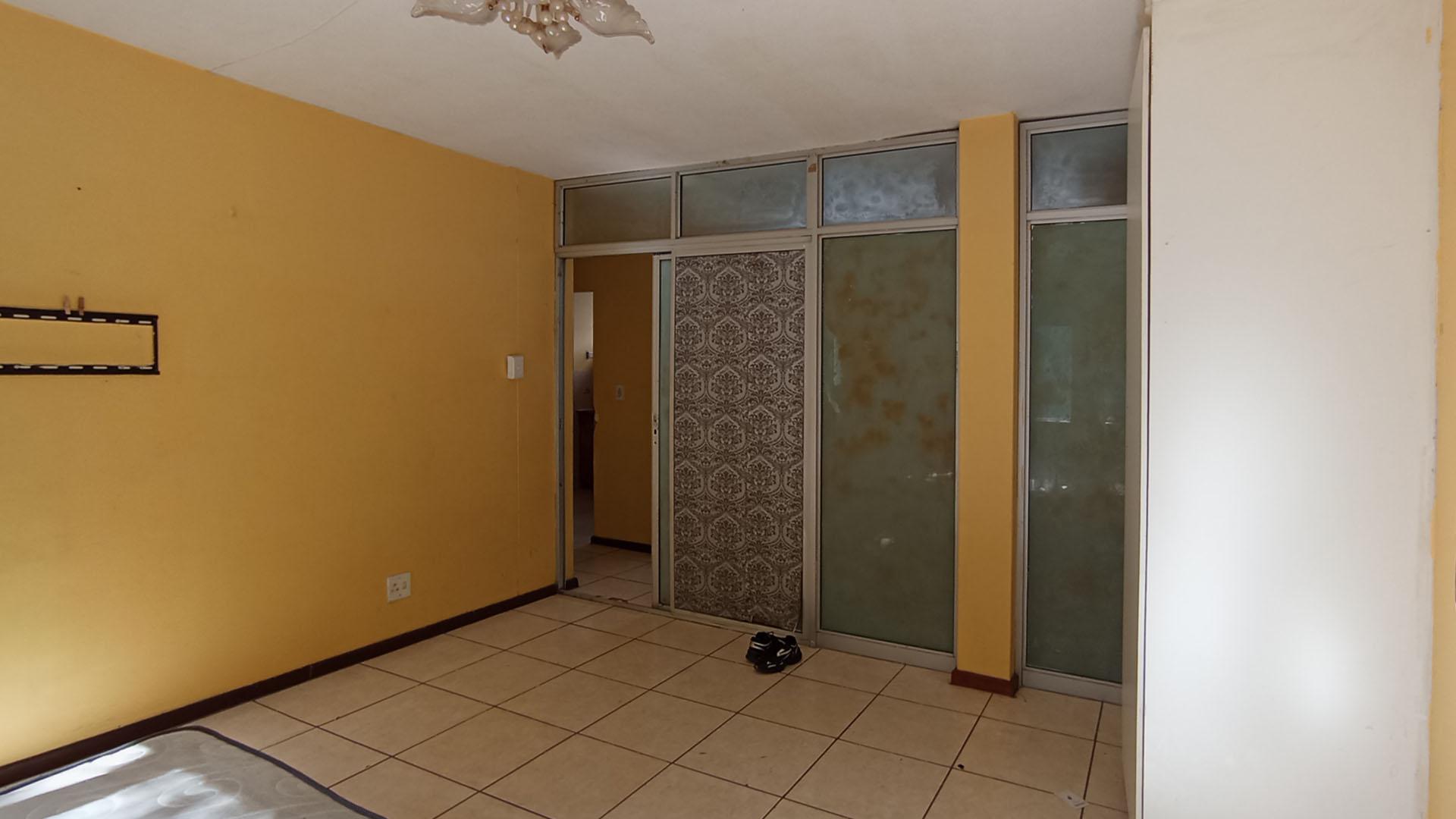 Bed Room 1 - 17 square meters of property in Sunnyside