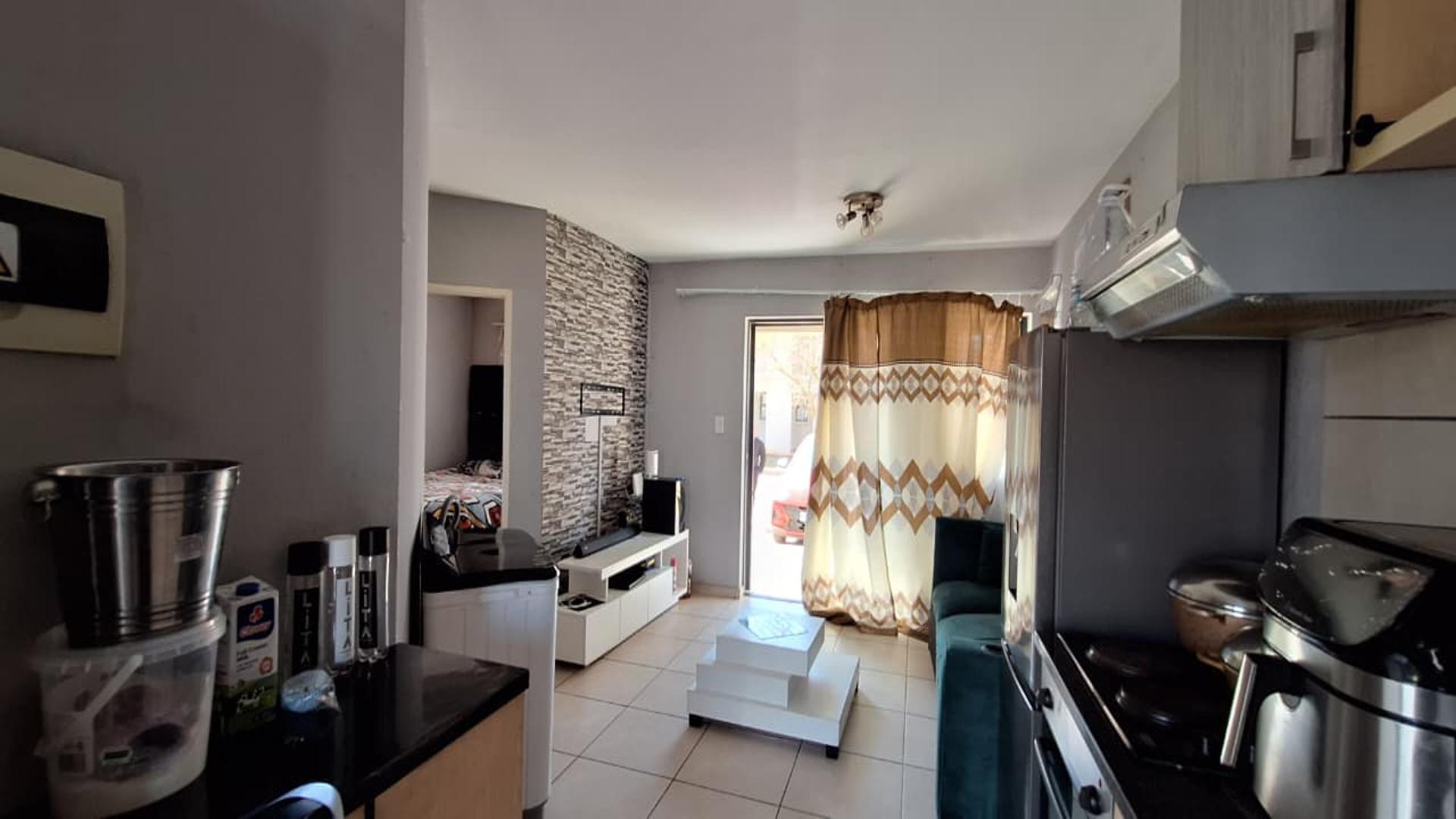 Kitchen - 10 square meters of property in The Stewards