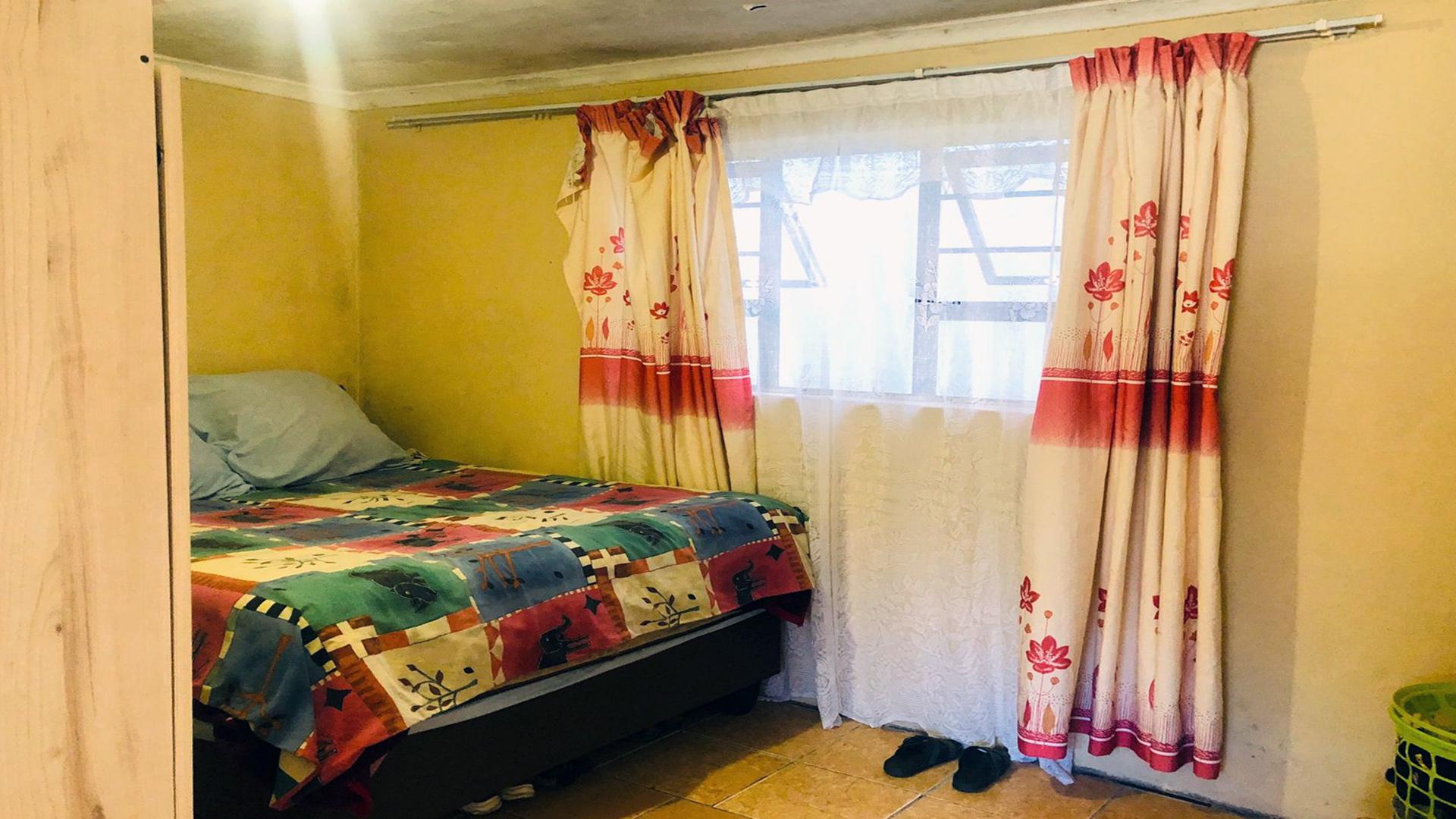 Bed Room 1 of property in Motherwell