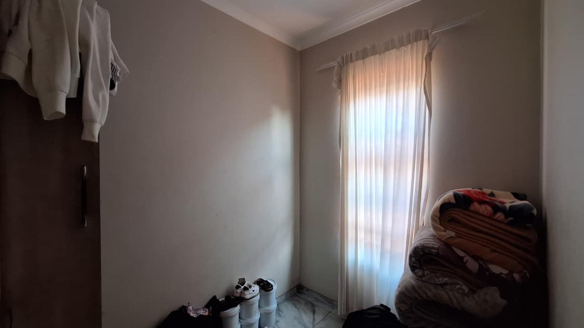 Bed Room 1 - 12 square meters of property in Lehae