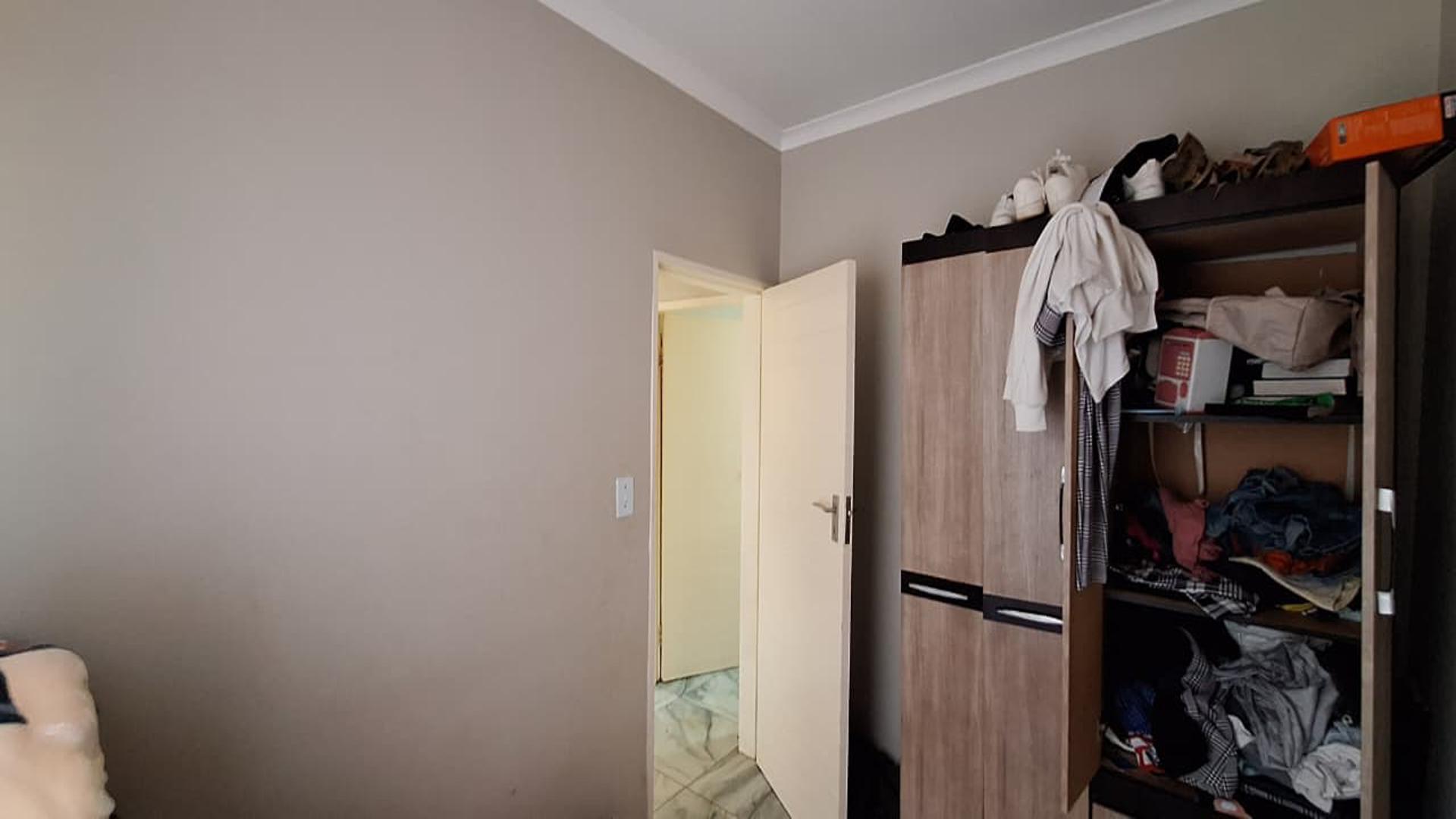 Bed Room 1 - 12 square meters of property in Lehae