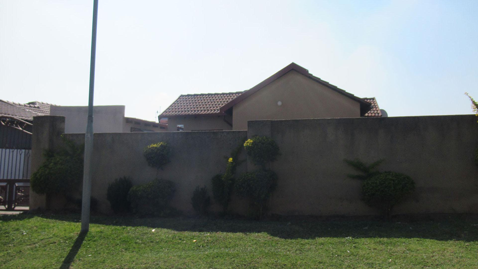 Front View of property in Birch Acres