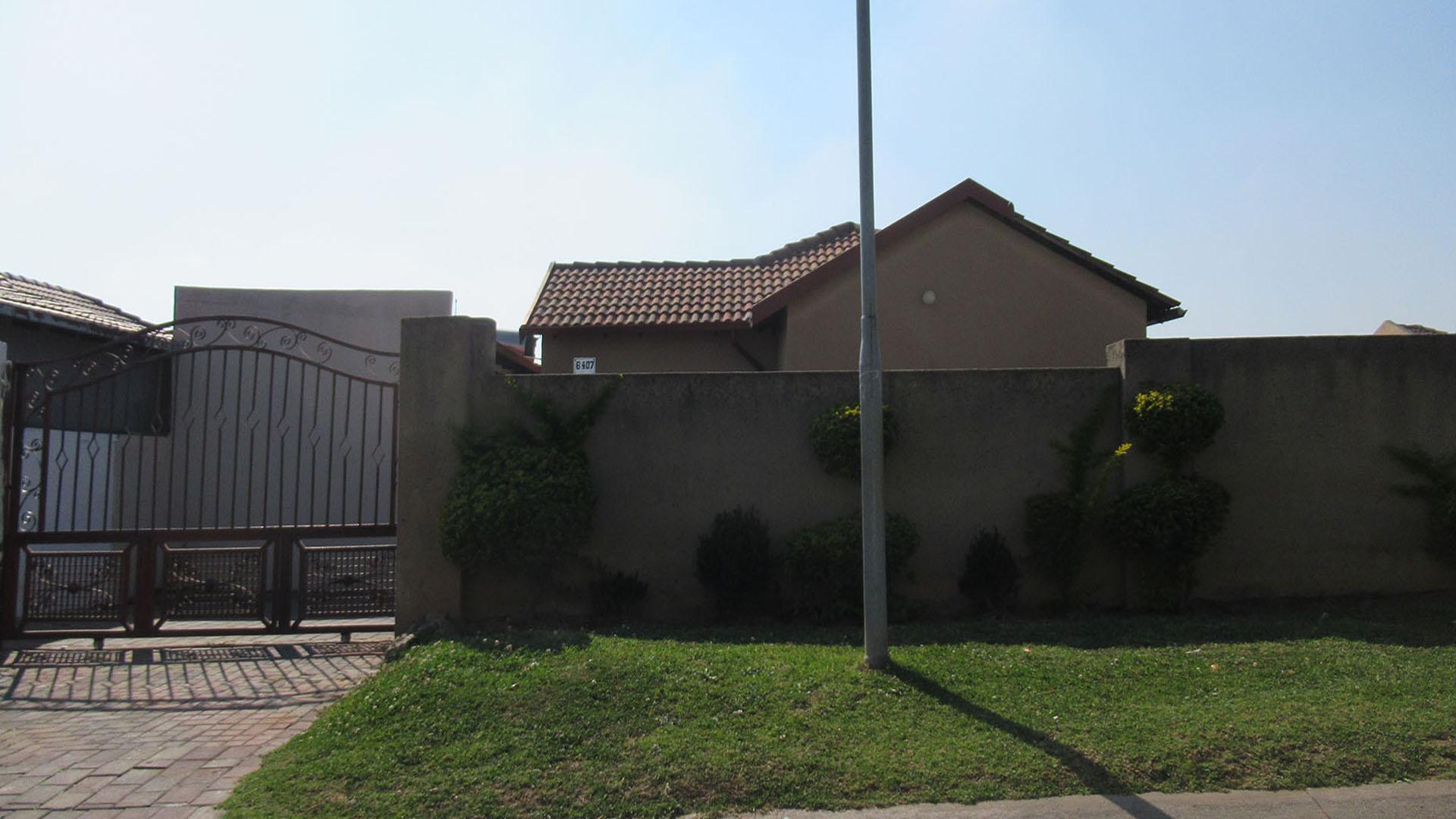Front View of property in Birch Acres
