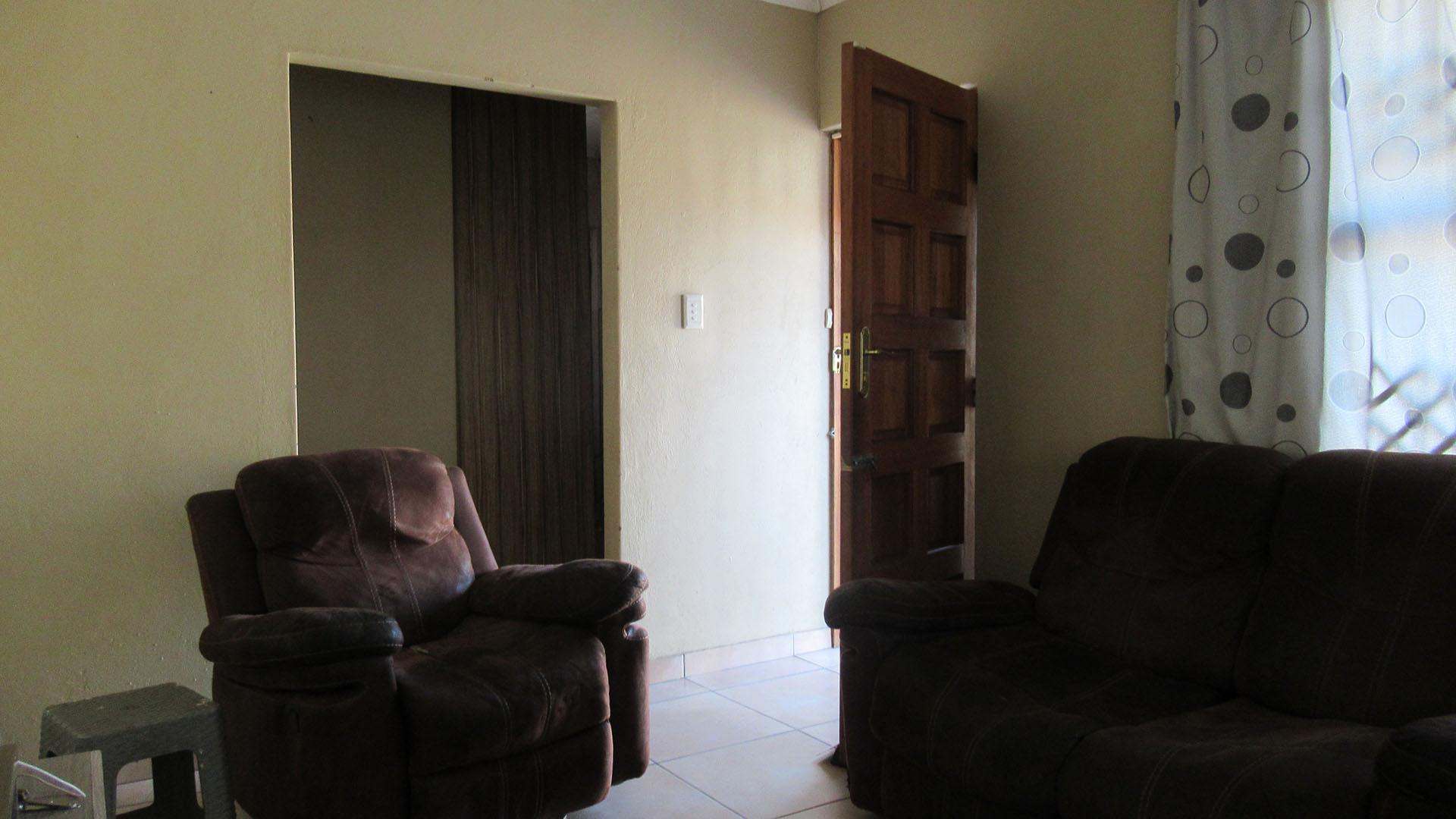 Lounges - 16 square meters of property in Birch Acres