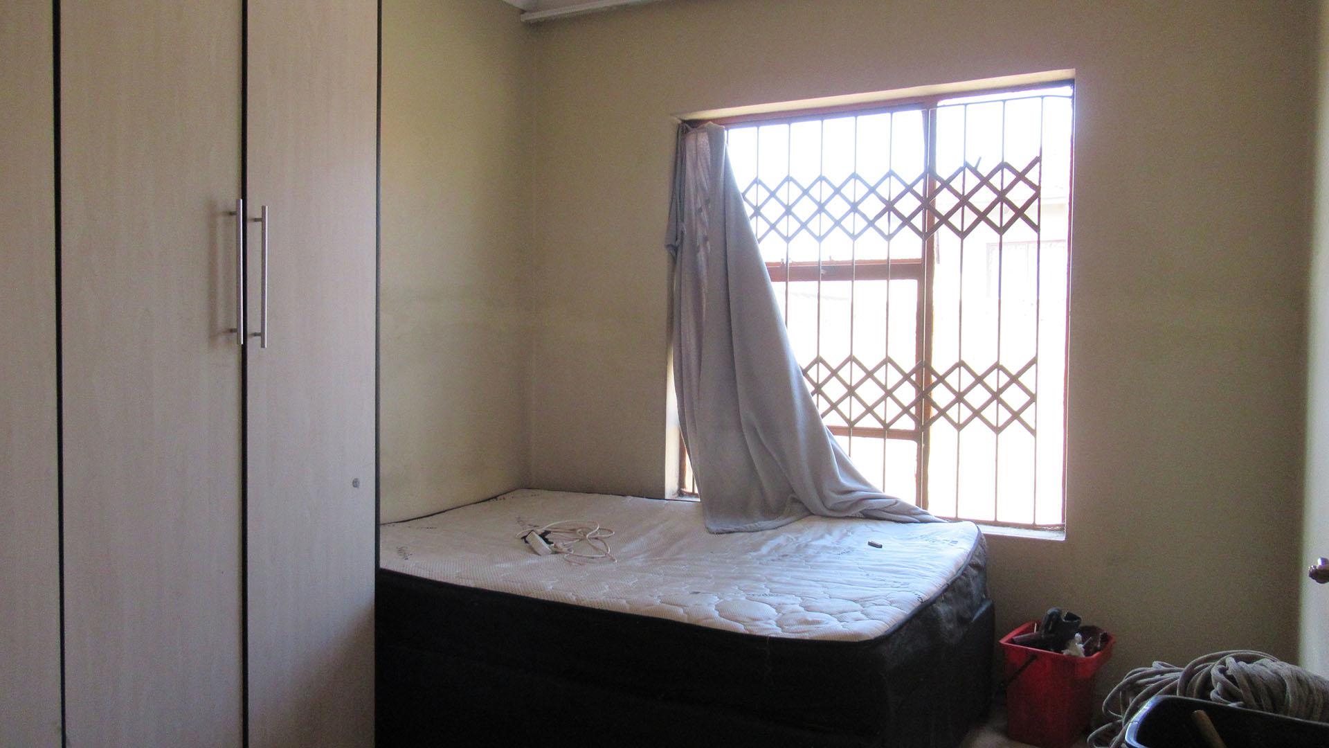 Bed Room 1 - 10 square meters of property in Birch Acres
