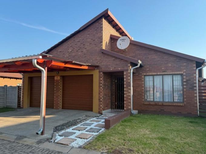 3 Bedroom House for Sale For Sale in Waterkloof (Rustenburg) - MR716338
