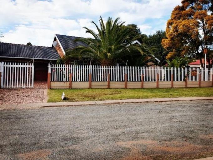 3 Bedroom House for Sale For Sale in Brackendowns - MR716344