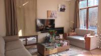 Lounges - 19 square meters of property in Magaliessig
