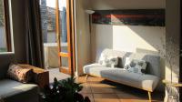 Lounges - 19 square meters of property in Magaliessig