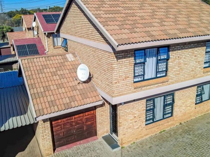 3 Bedroom Duplex for Sale For Sale in New Redruth - MR716366