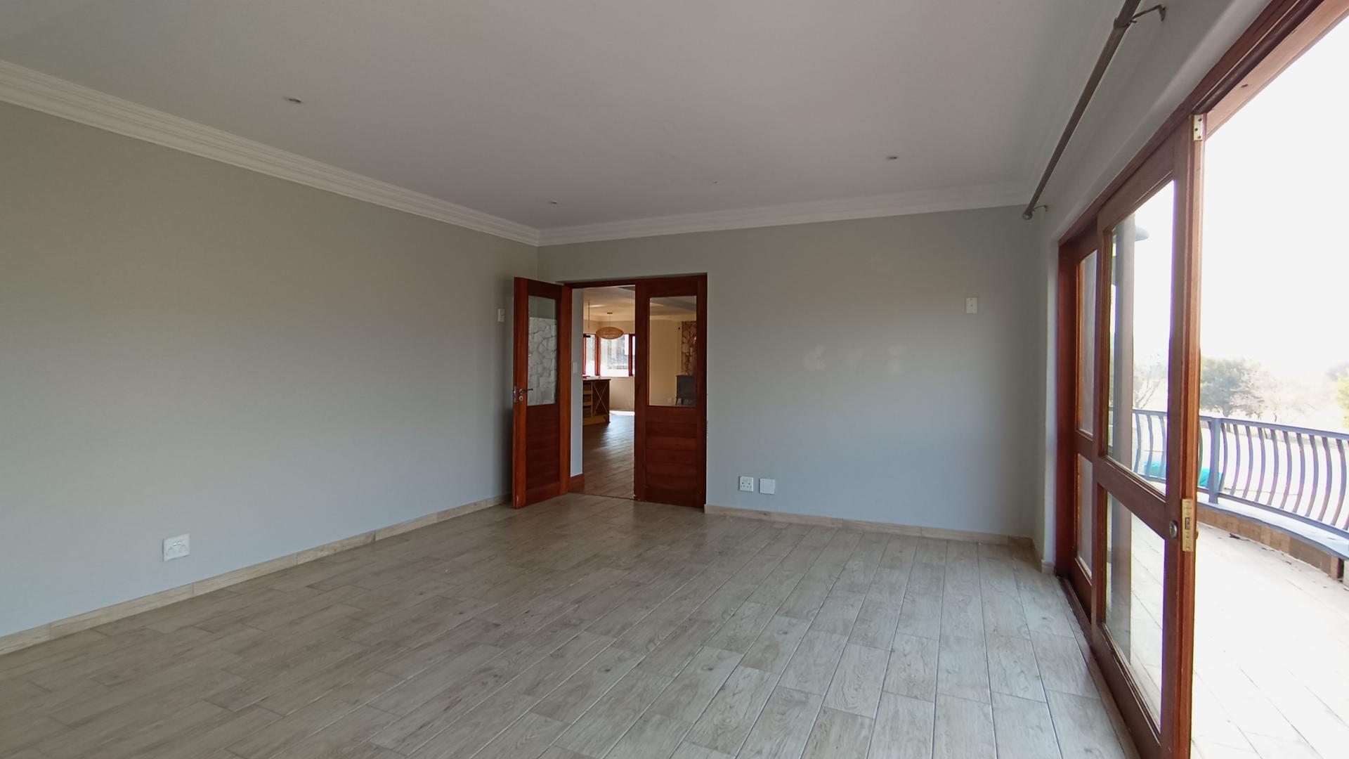 Spaces - 64 square meters of property in Hartbeespoort