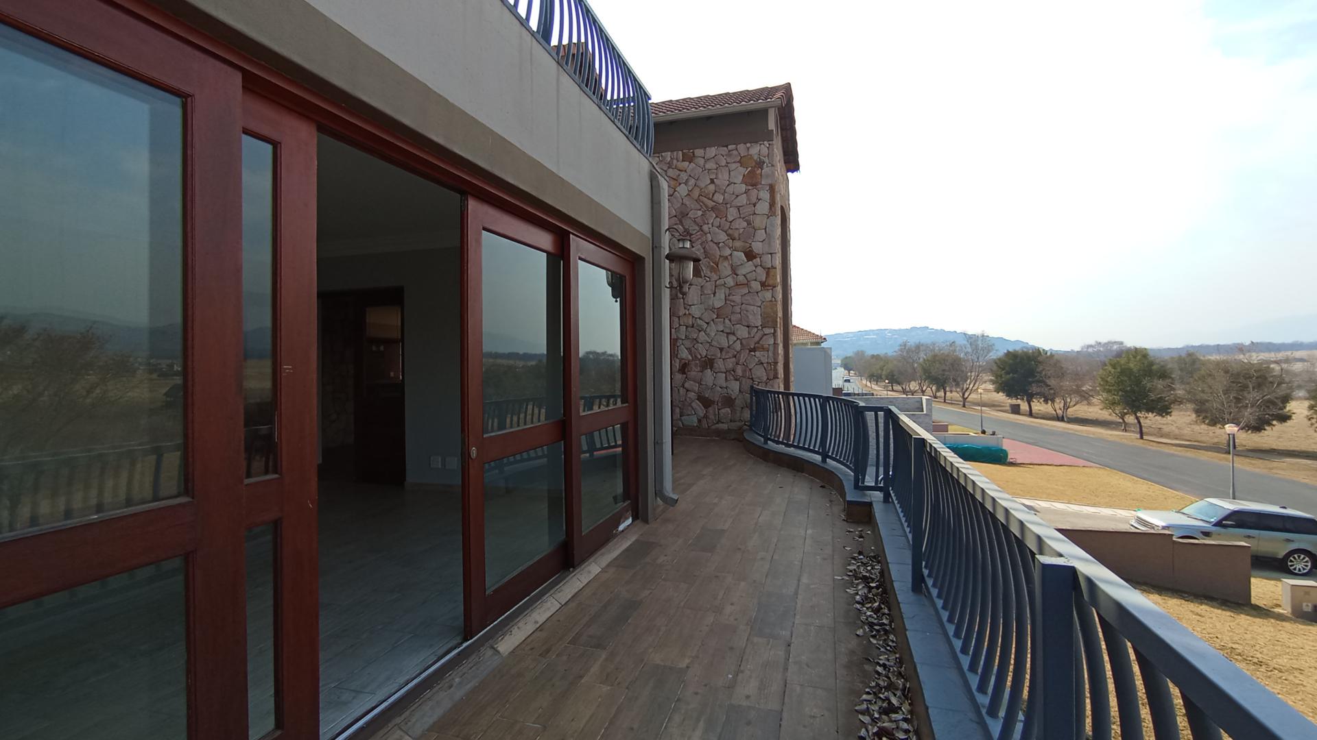 Balcony - 92 square meters of property in Hartbeespoort