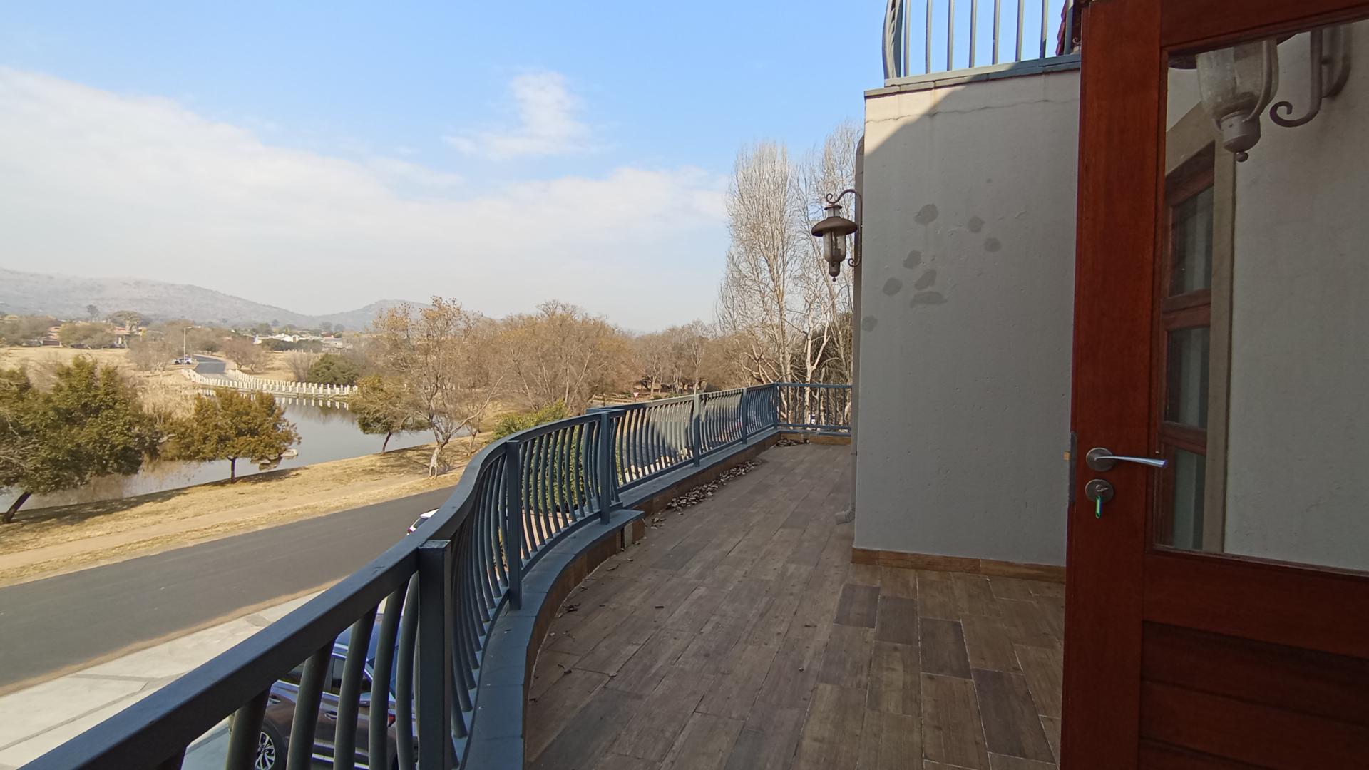 Balcony - 92 square meters of property in Hartbeespoort