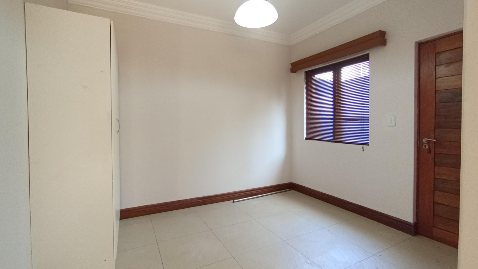 Bed Room 1 - 14 square meters of property in Hartbeespoort