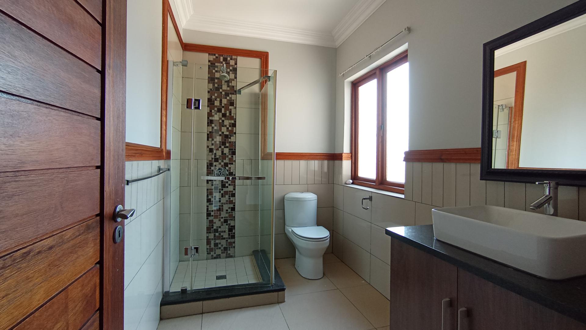 Bathroom 3+ - 20 square meters of property in Hartbeespoort