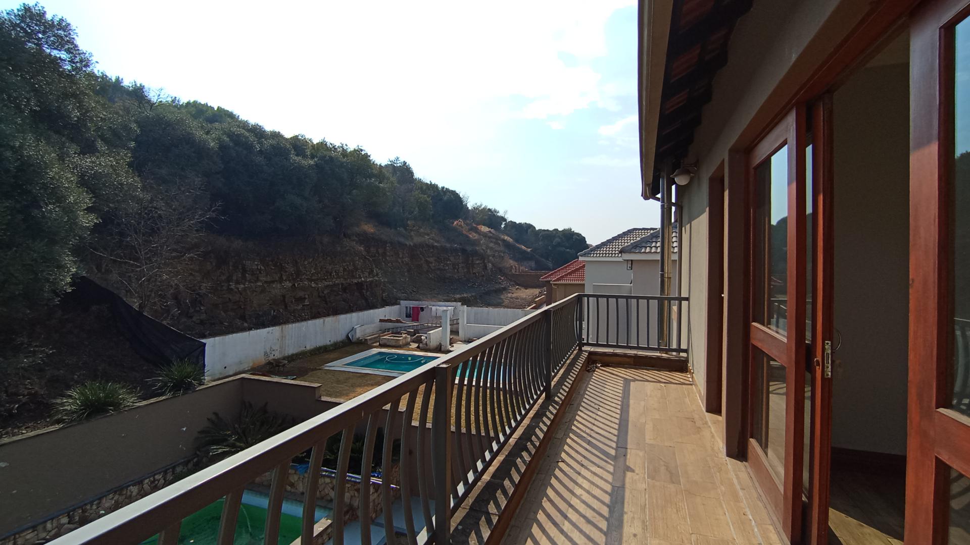 Balcony - 92 square meters of property in Hartbeespoort