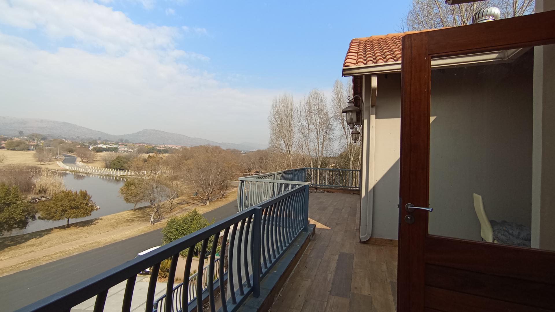Balcony - 92 square meters of property in Hartbeespoort