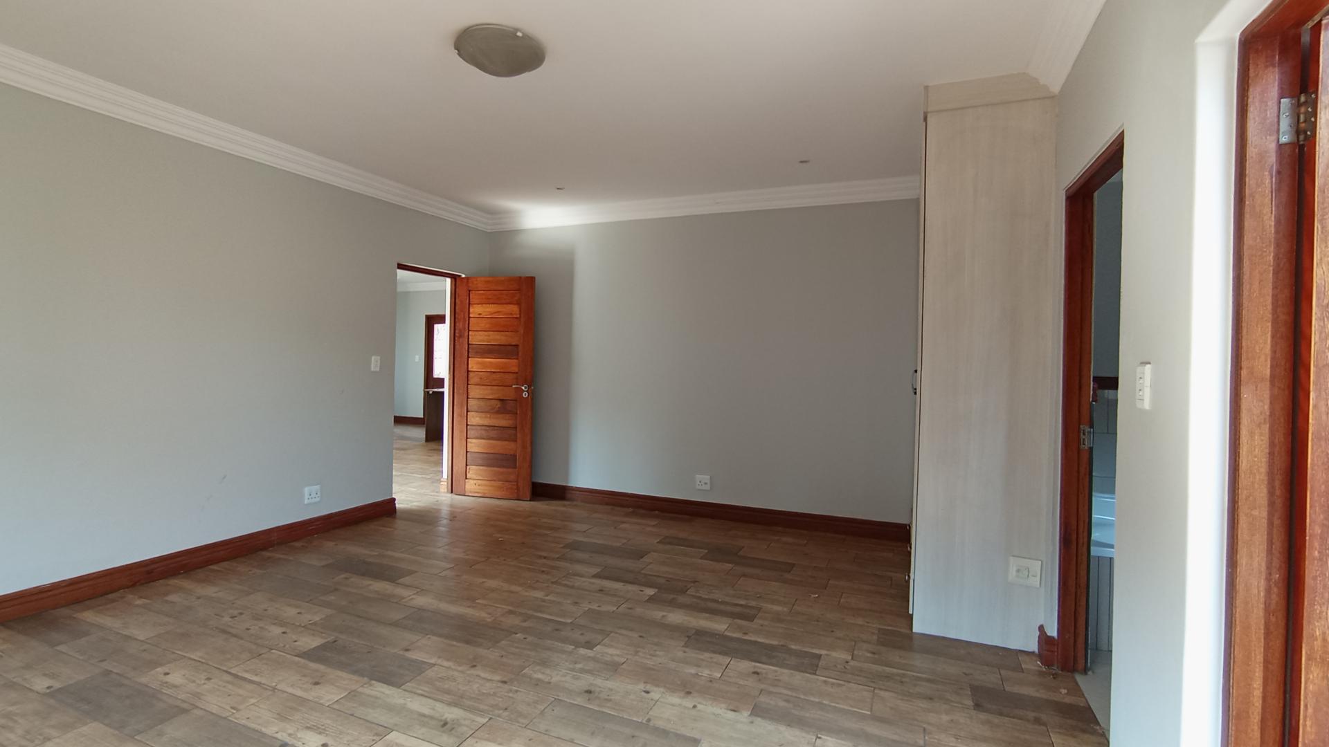 Bed Room 4 - 29 square meters of property in Hartbeespoort