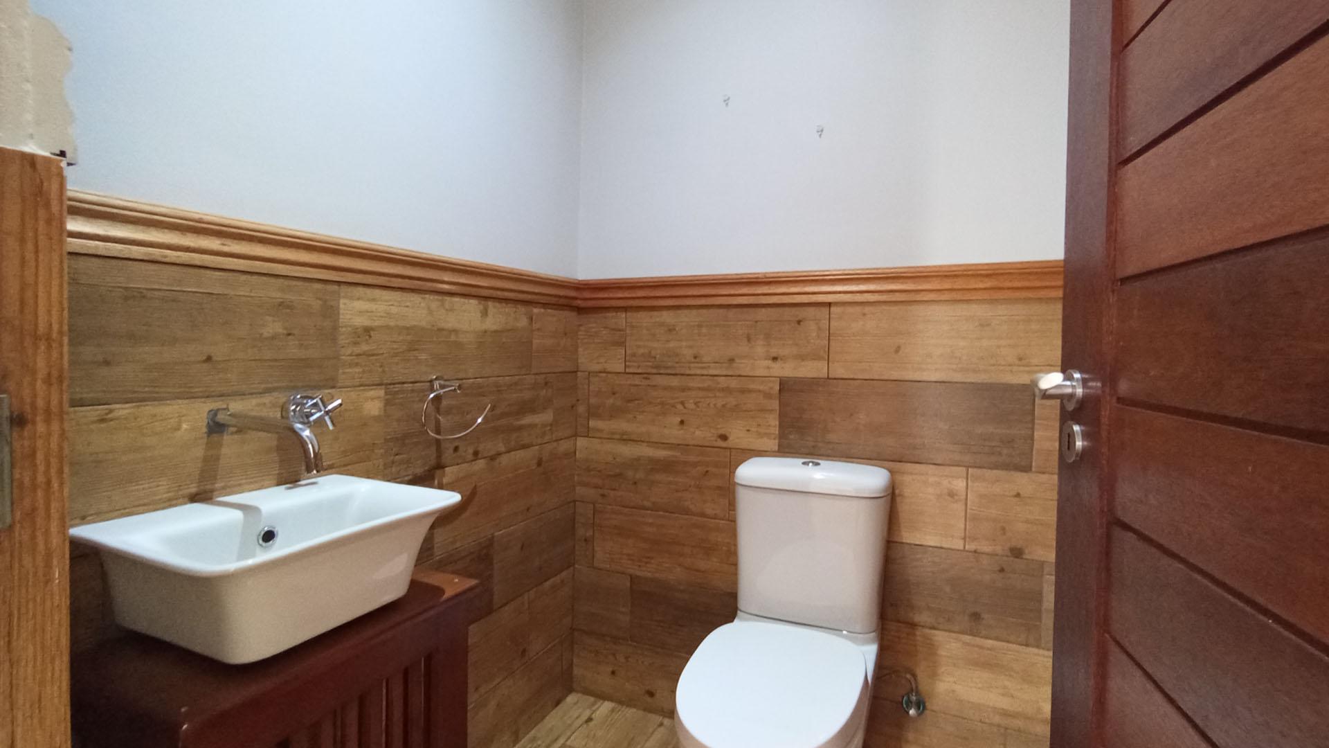Bathroom 2 of property in Hartbeespoort