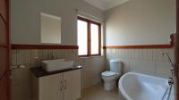 Bathroom 3+ - 20 square meters of property in Hartbeespoort