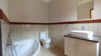 Bathroom 3+ - 20 square meters of property in Hartbeespoort