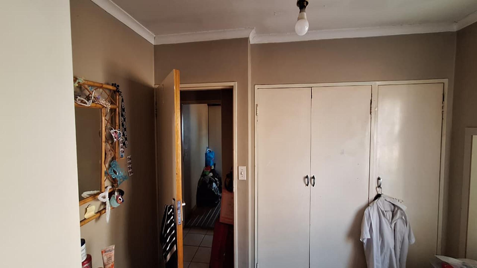 Bed Room 1 - 21 square meters of property in Georginia