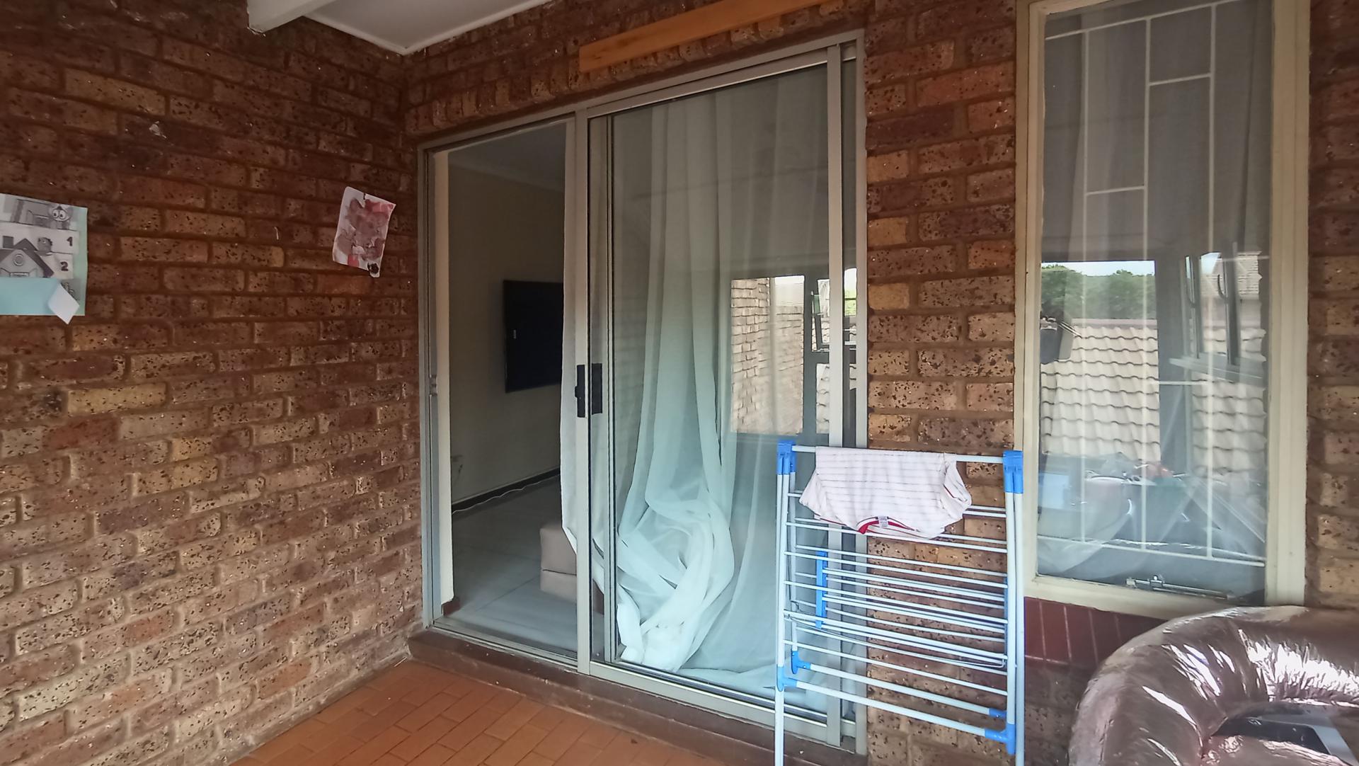 Balcony - 7 square meters of property in Doornpoort