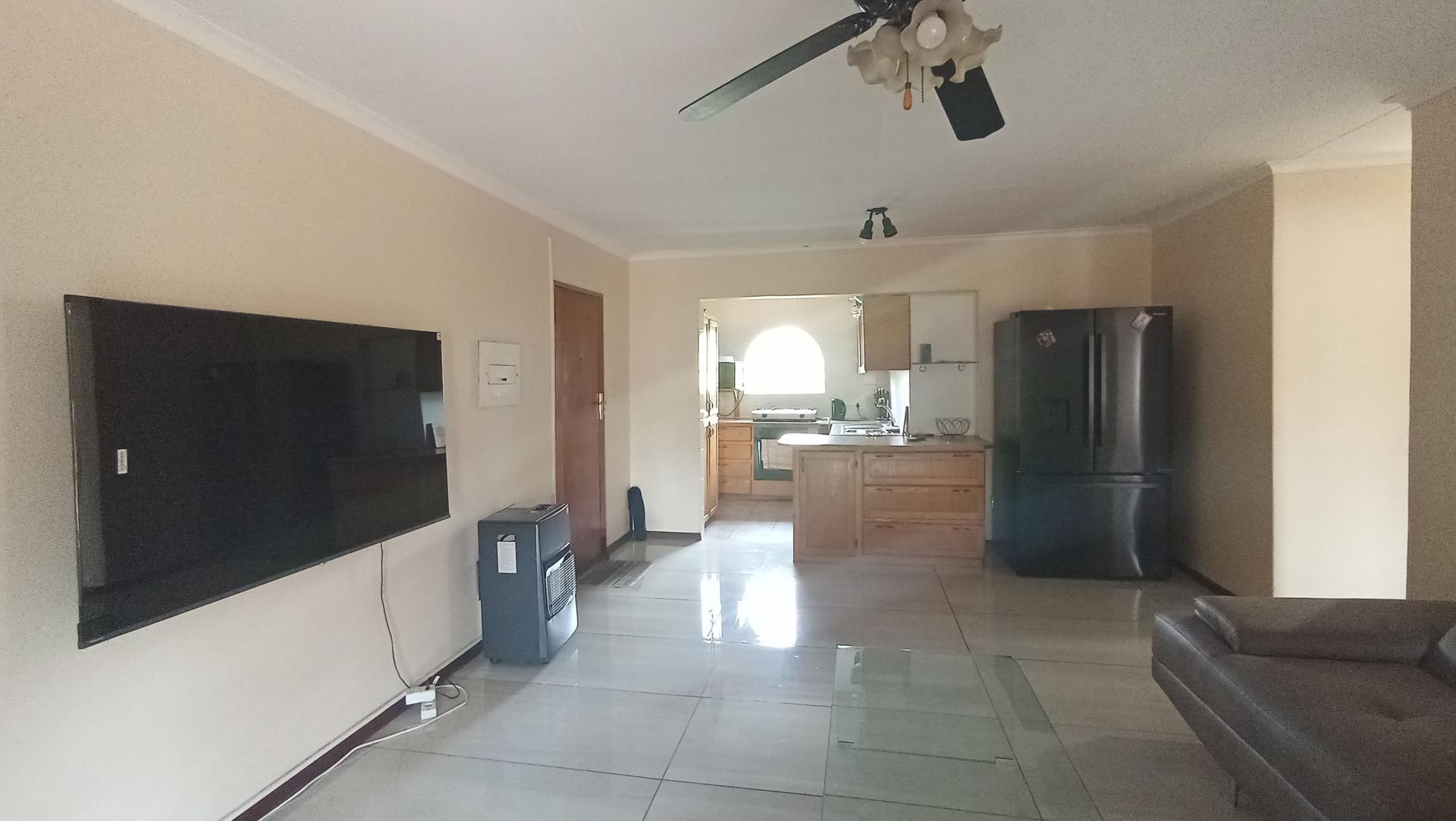 Lounges - 24 square meters of property in Doornpoort