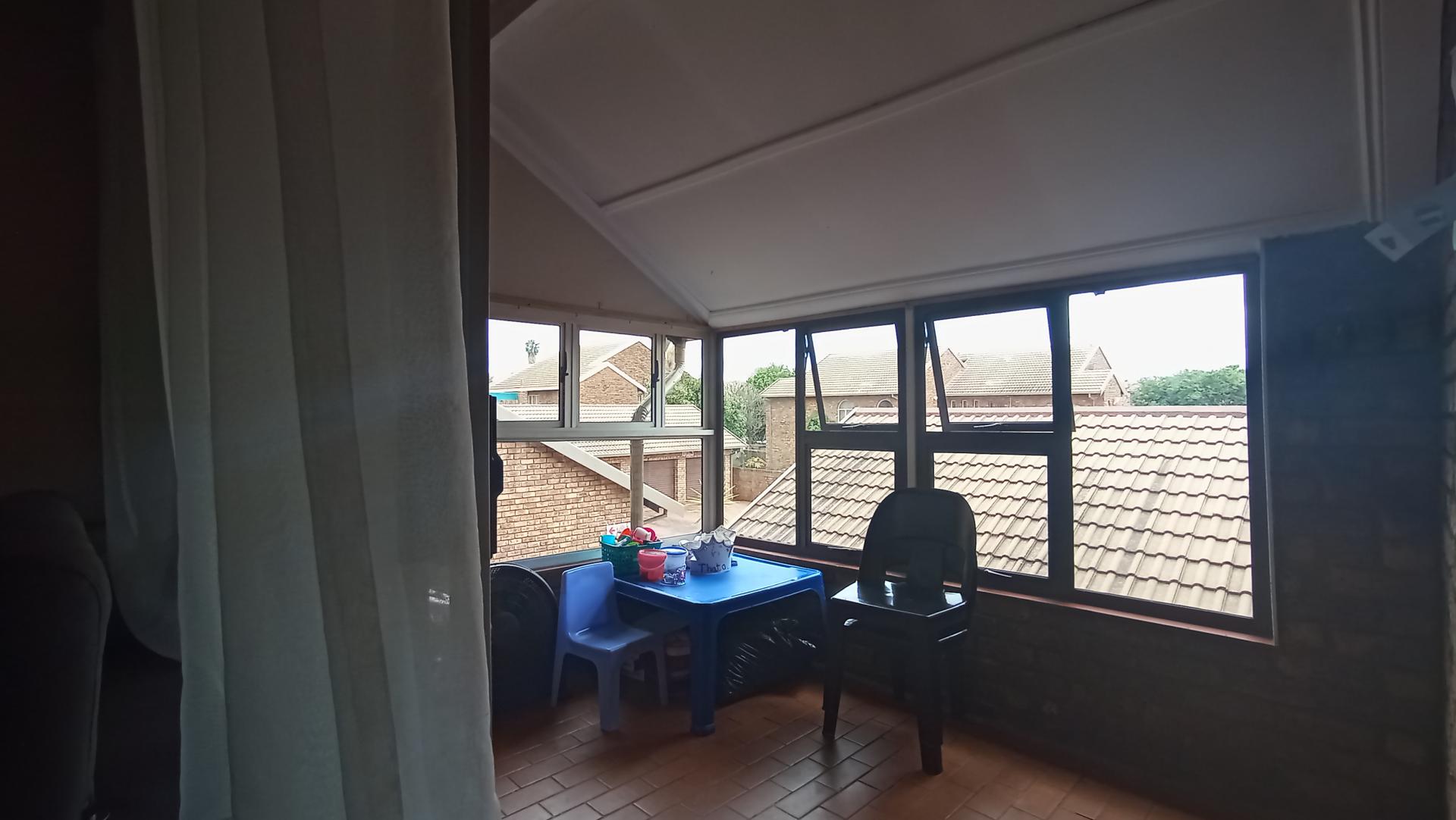 Balcony - 7 square meters of property in Doornpoort
