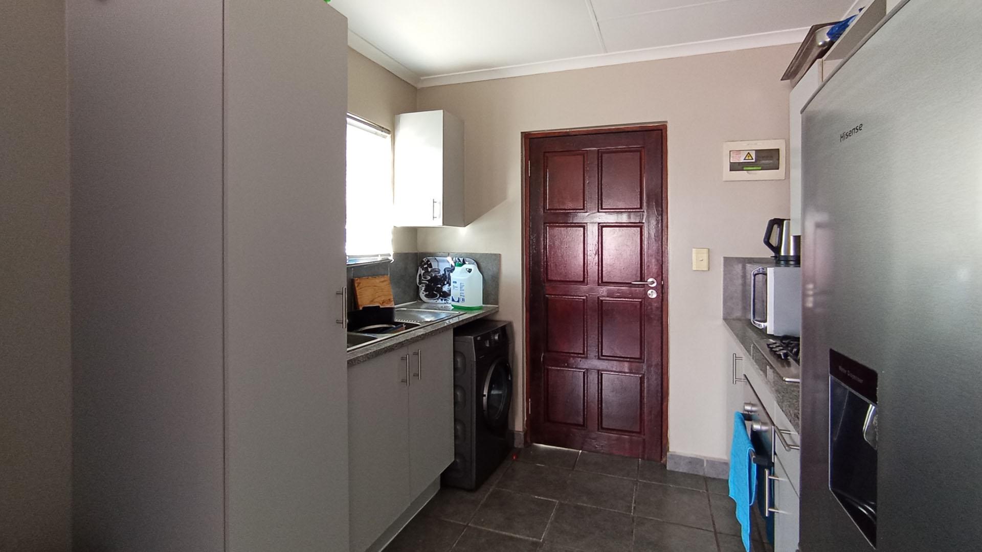 Kitchen - 10 square meters of property in Summerset