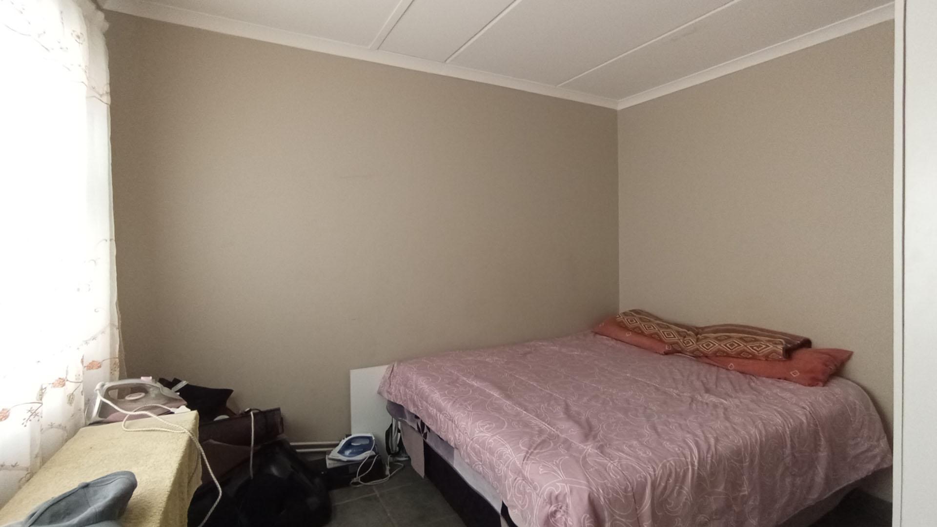 Bed Room 2 - 11 square meters of property in Summerset