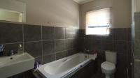 Bathroom 1 - 5 square meters of property in Summerset