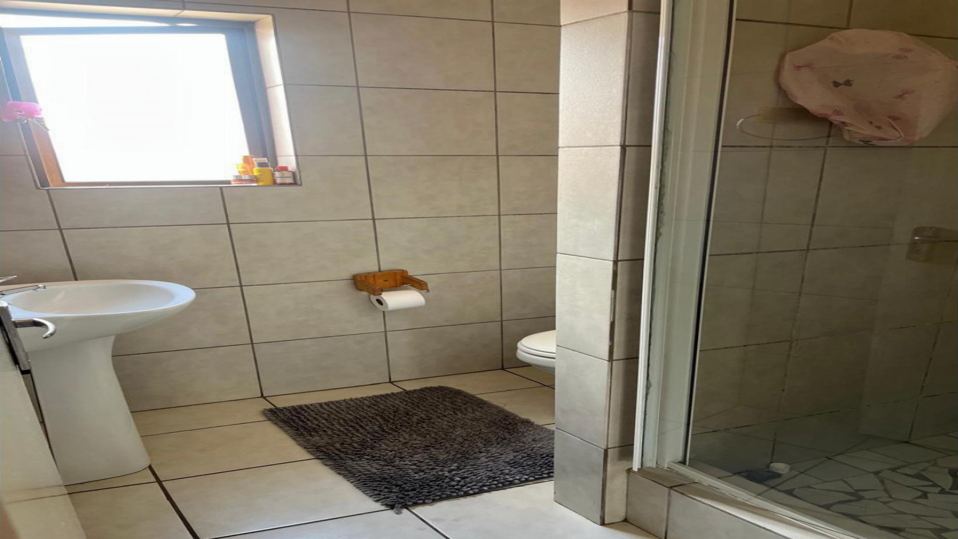 Bathroom 1 of property in Cruywagenpark