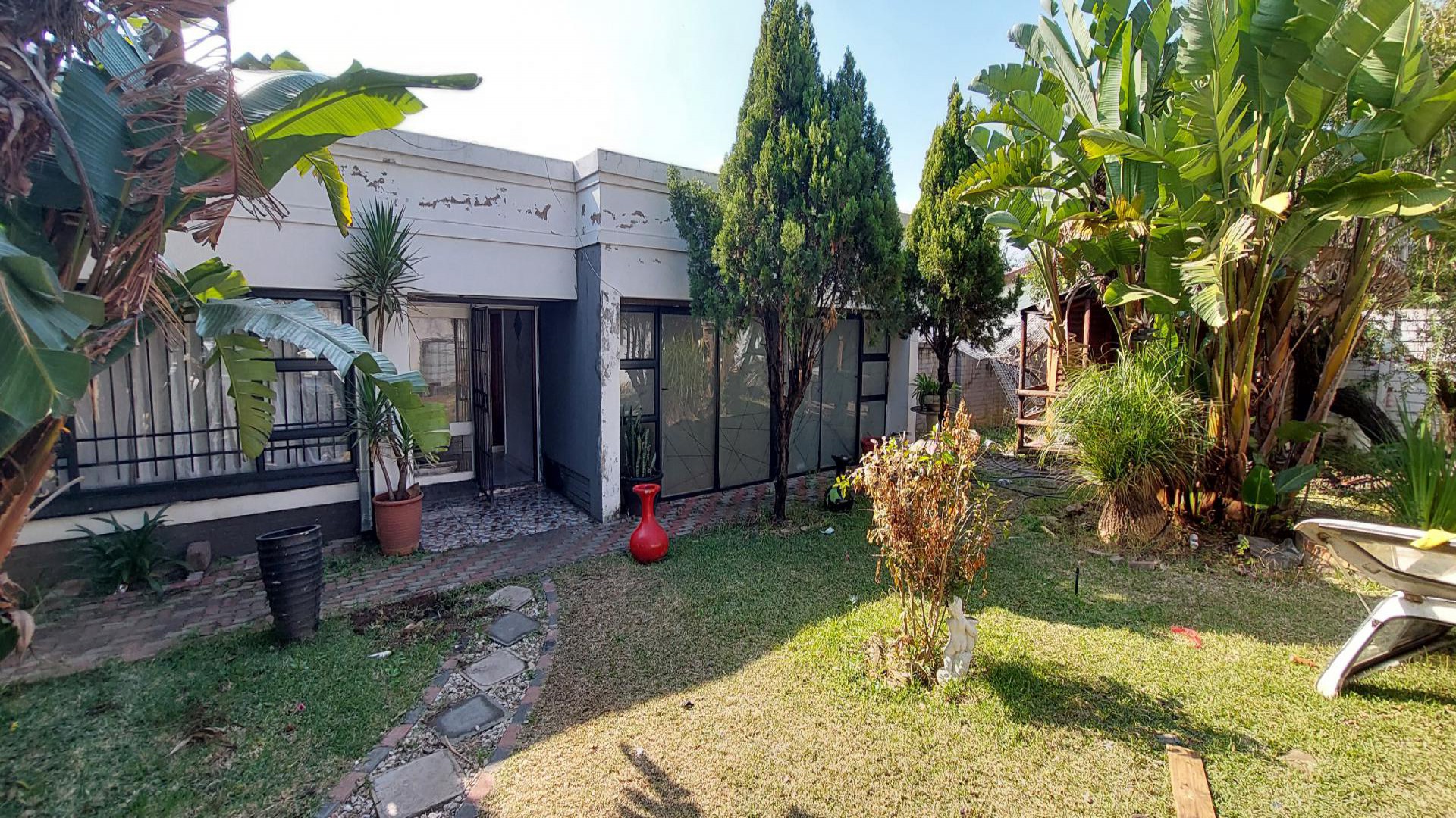 Front View of property in Weavind Park