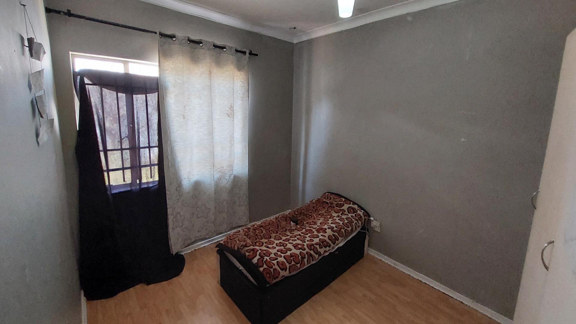 Bed Room 1 of property in Weavind Park