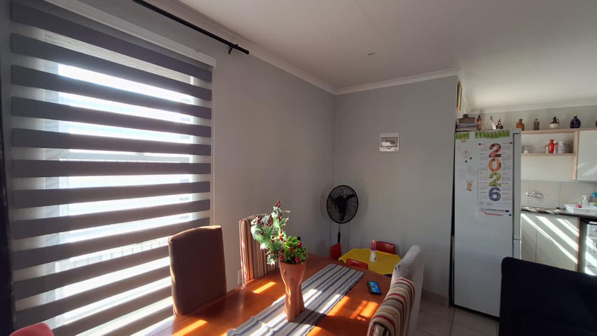 Dining Room - 8 square meters of property in Sky City