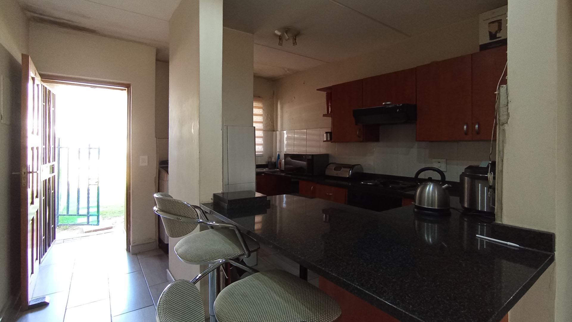 Kitchen - 13 square meters of property in Halfway Gardens