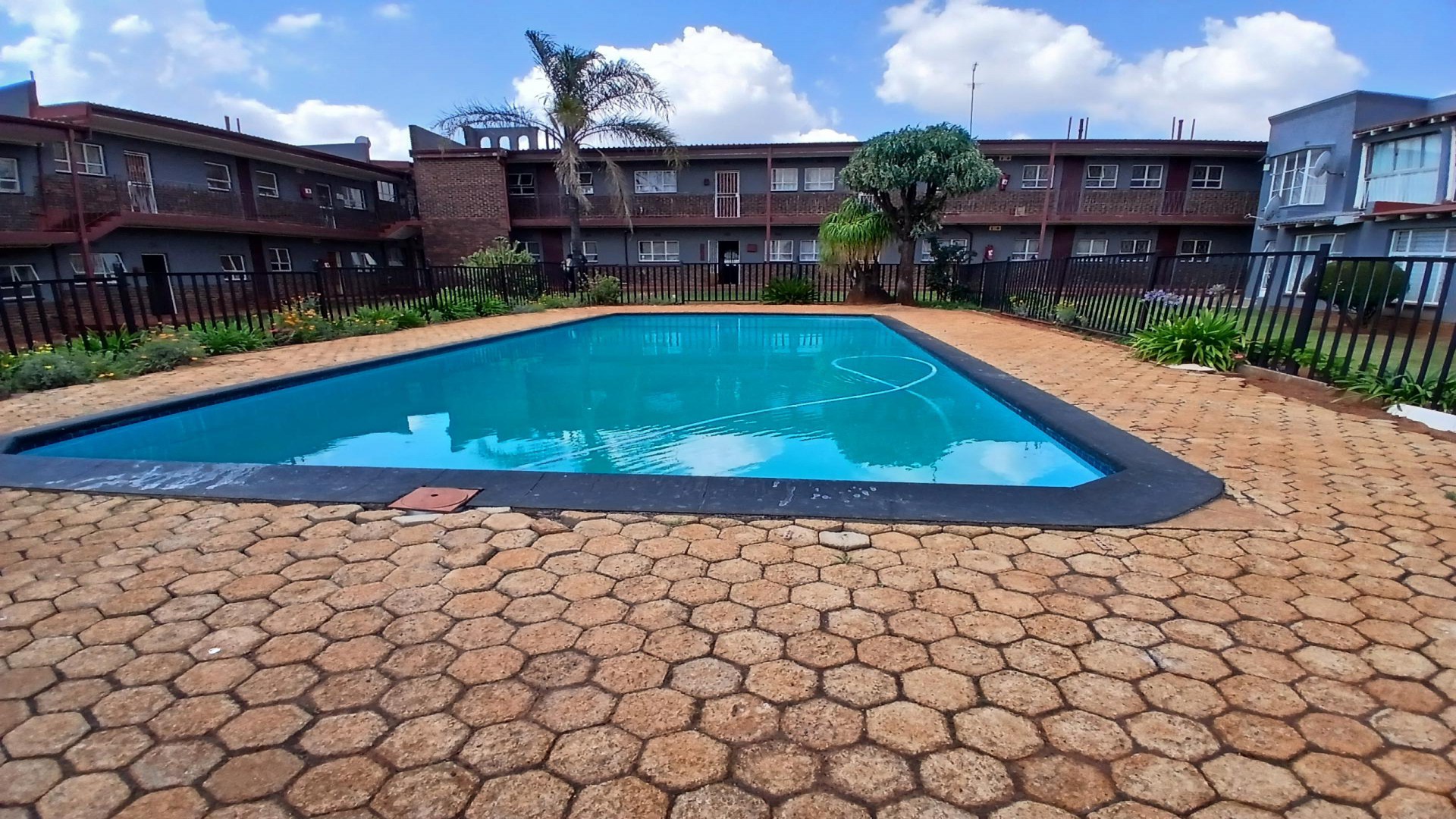 Swimming Pool of property in Horison View