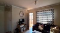 Lounges - 14 square meters of property in Palm Ridge