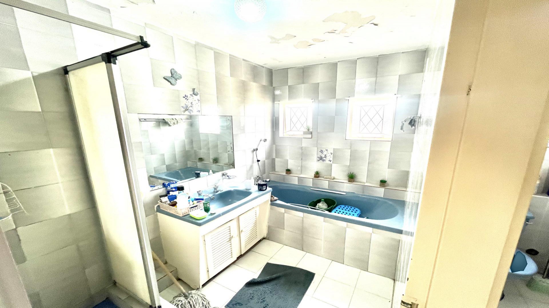 Bathroom 1 of property in Pinetown 
