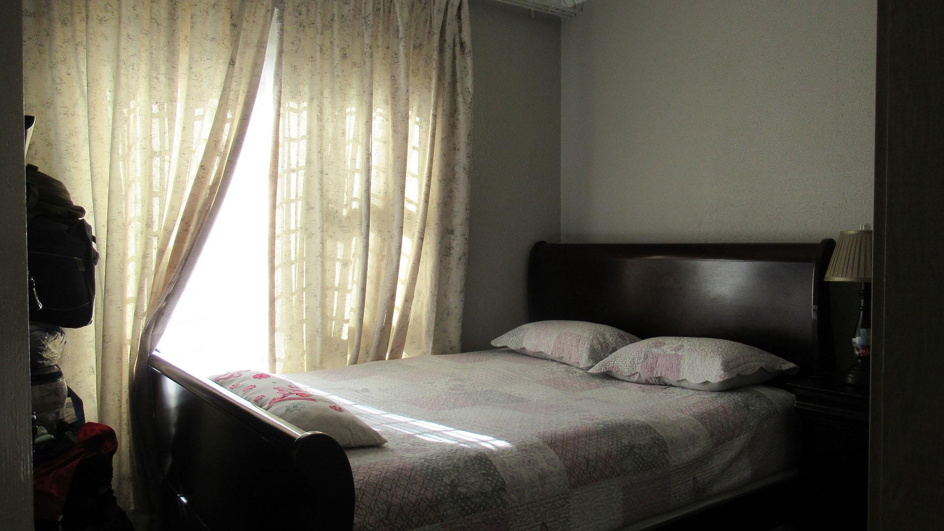 Bed Room 1 - 11 square meters of property in South Crest
