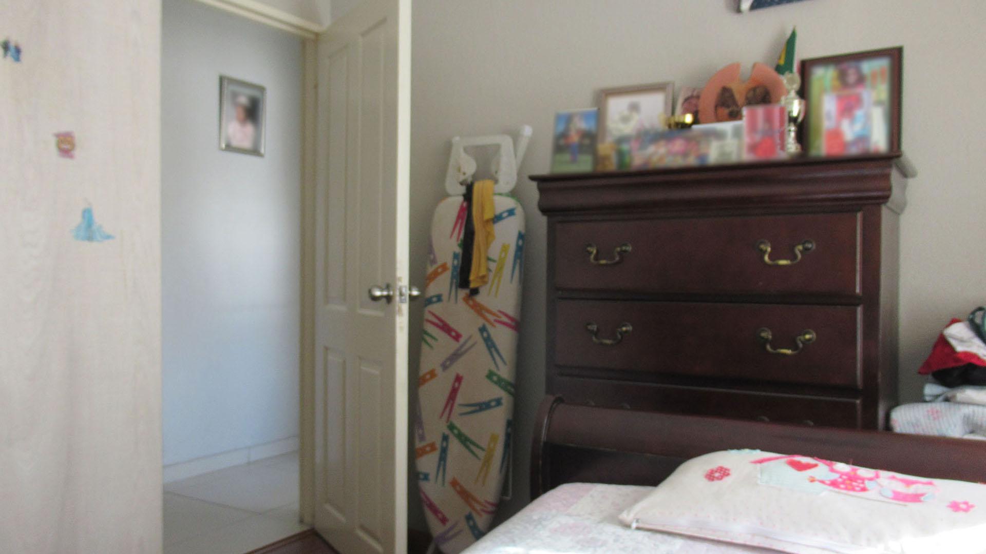 Bed Room 1 - 11 square meters of property in South Crest