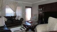 Lounges - 23 square meters of property in South Crest
